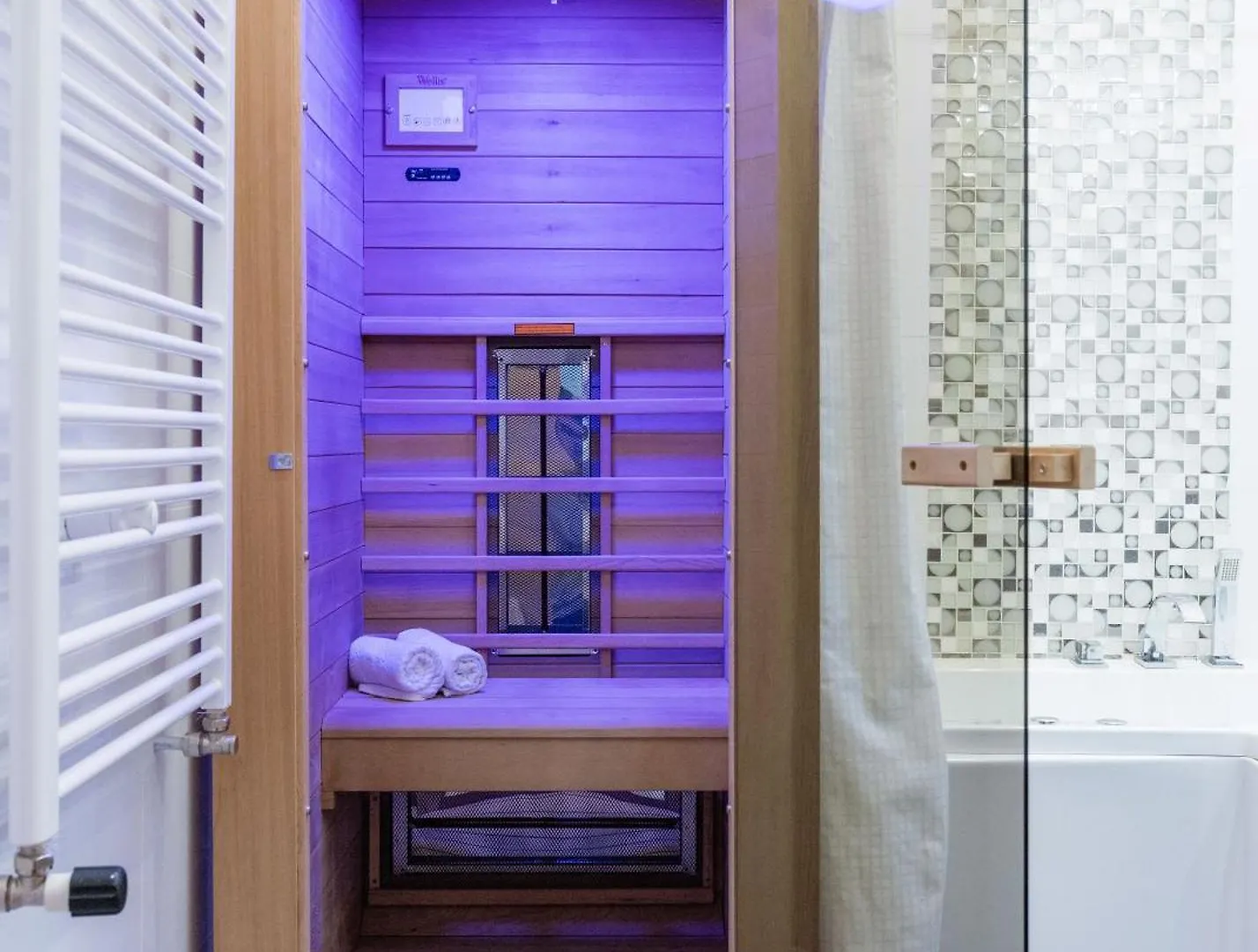 Apartment Hidden Gem Penthouse Sauna & Jacuzzi-Heart Of City Budapest