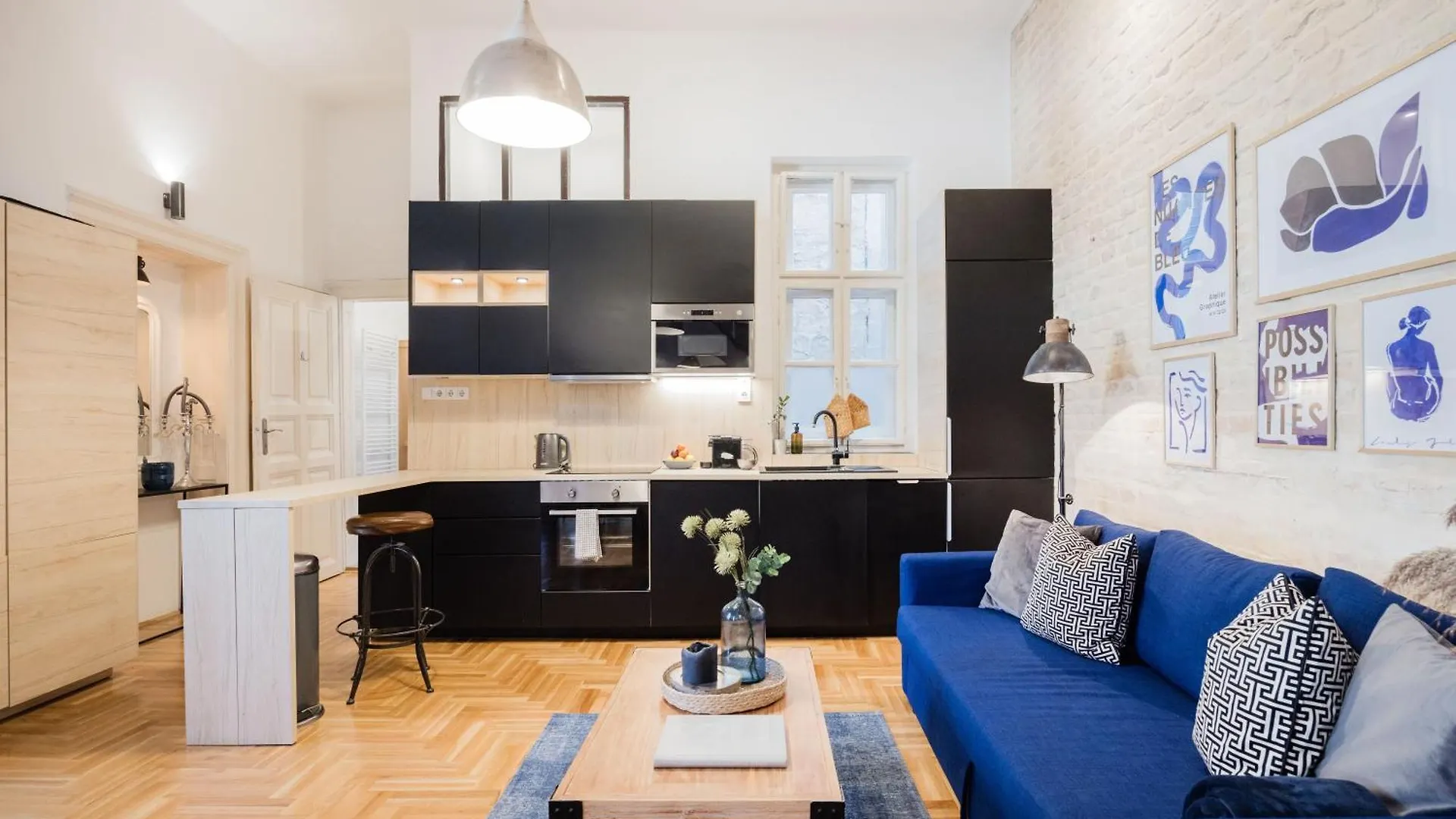 Hidden Gem Penthouse Sauna & Jacuzzi-Heart Of City Budapest Apartment