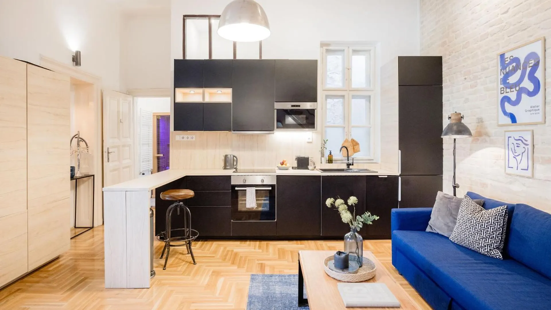 Hidden Gem Penthouse Sauna & Jacuzzi-Heart Of City Budapest Apartment