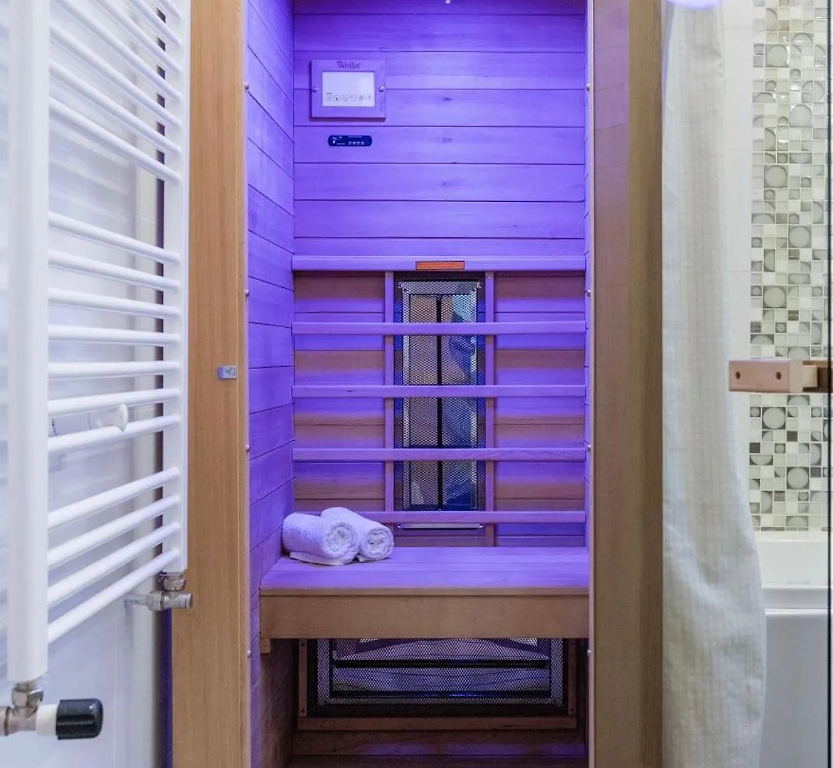 Apartment Hidden Gem Penthouse Sauna & Jacuzzi-Heart Of City Budapest